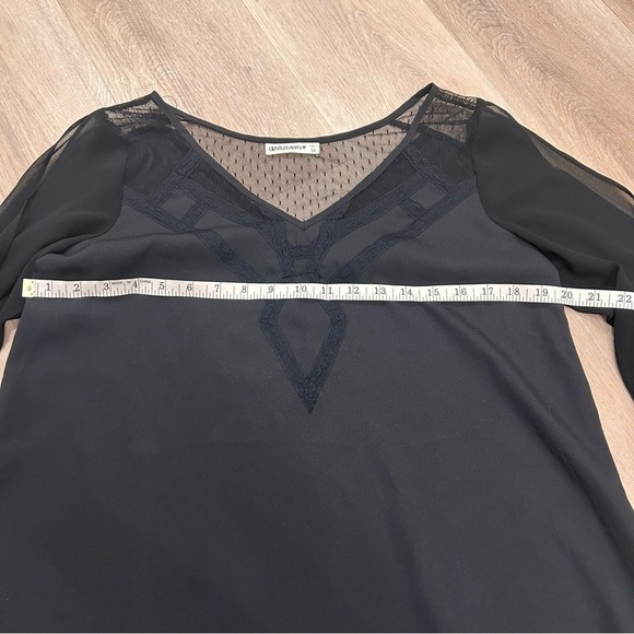 Gental Fawn black v neck blouse with slit sheer arms - Picture 7 of 9